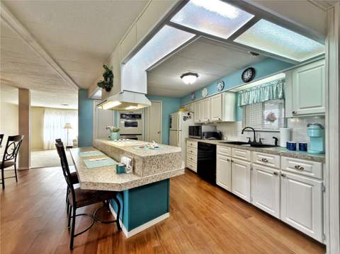 15657 Brookridge Boulevard, Brooksville FL - photo 6 of 43