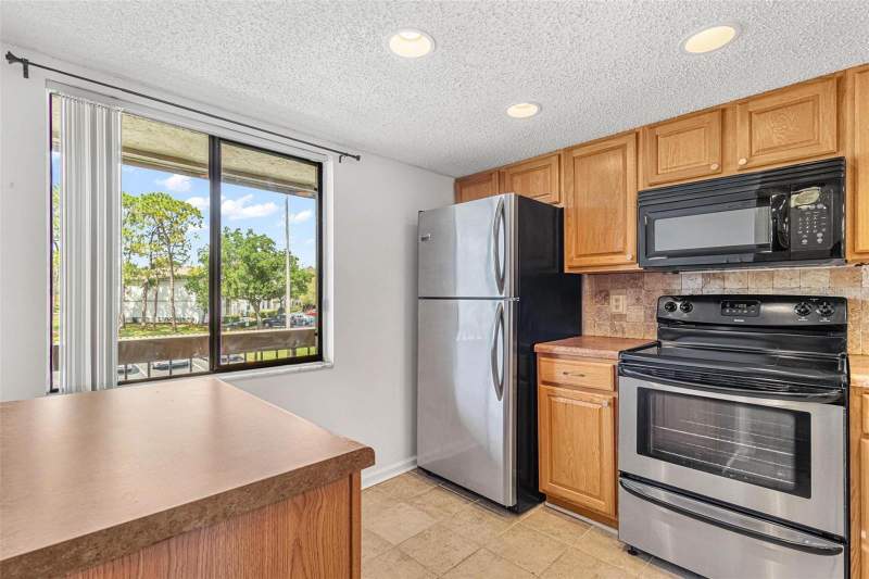 2 bedroom Condominium at 108 Woodlands Court #108, East Lake Woodlands Condo Unit 7, Oldsmar — photo 2