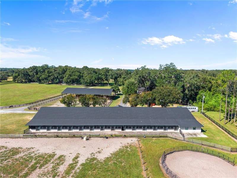 5 bedroom home at 17454 S Highway 475, Summerfield, Summerfield — photo 2
