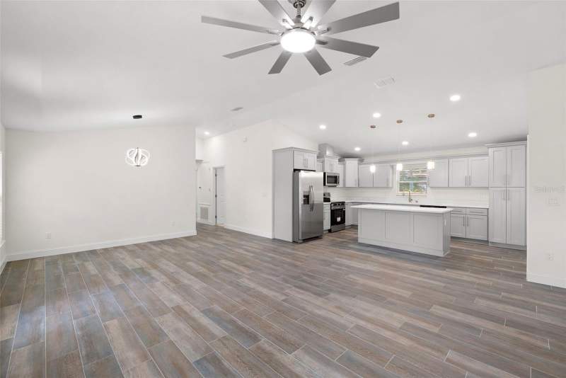 4 bedroom Single Family Residence at 5062 80th Lane, Lewis Bay Park, St Petersburg — photo 4