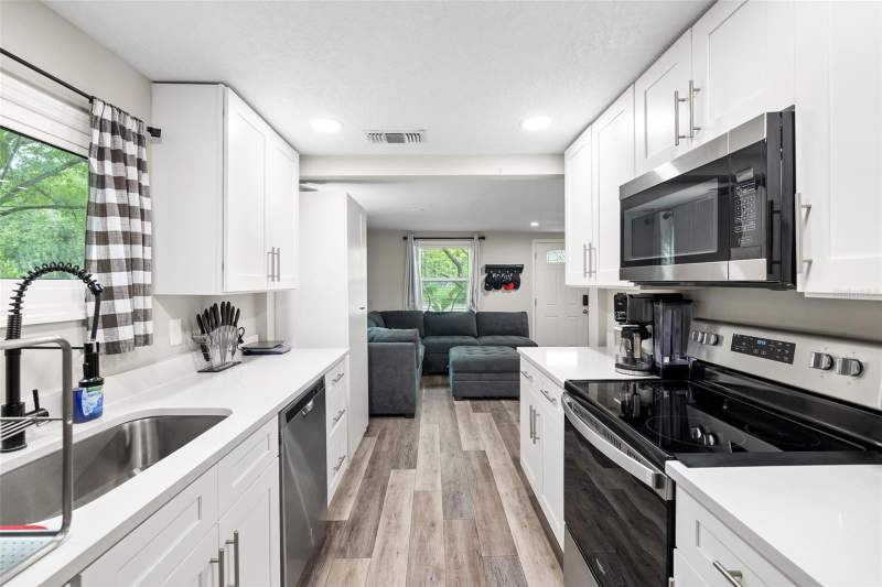 3 bedroom Single Family Residence at 7225 33RD STREET, BAYNARD LEE JR 4, ST PETERSBURG — photo 2