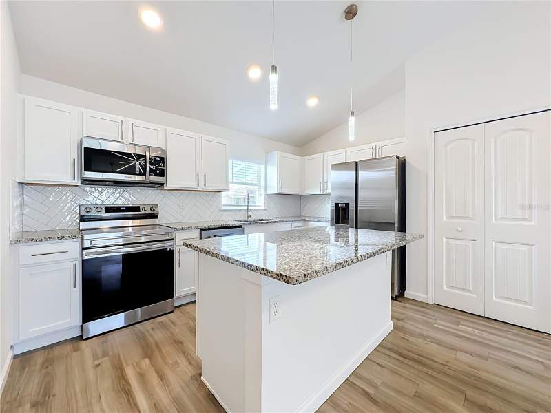 3 bedroom Single Family Residence at 240 Bird Of Paradise Drive, Palm Coast Sec 35, Palm Coast — photo 3