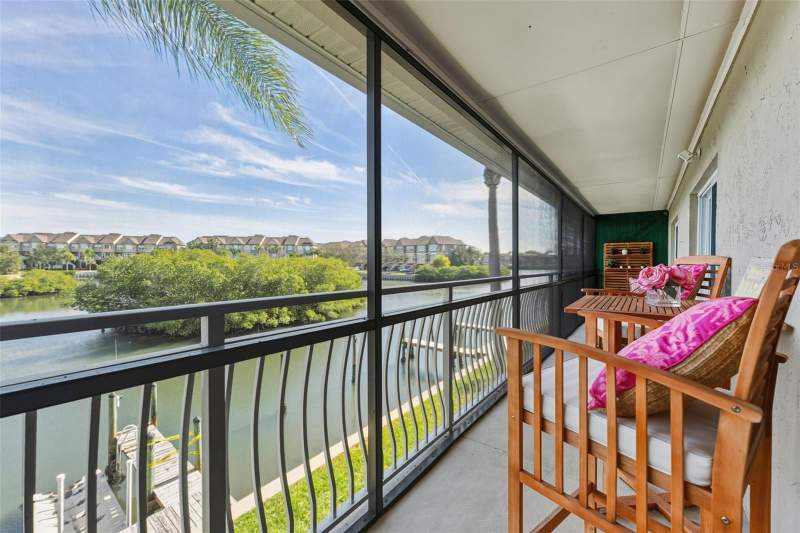 Bay Pointe Condo