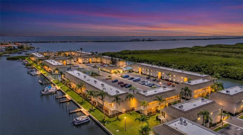 Bay Pointe Condo