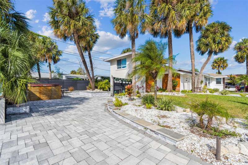 4 bedroom Single Family Residence at 760 Bohenia Circle, Mandalay Sub, Clearwater Beach — photo 5