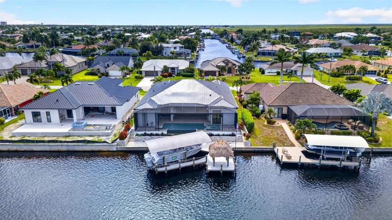 4 bedroom Single Family Residence at 2819 SW 40th Street, Cape Coral, Cape Coral — photo 4