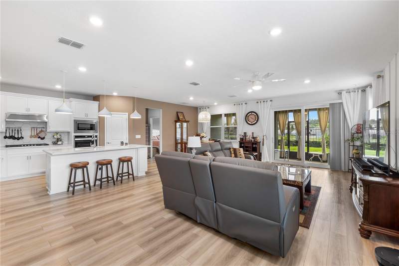 3 bedroom Single Family Residence at 783 Little Cloud Place, Valri Forest Ph 1 & 2, Valrico — photo 2