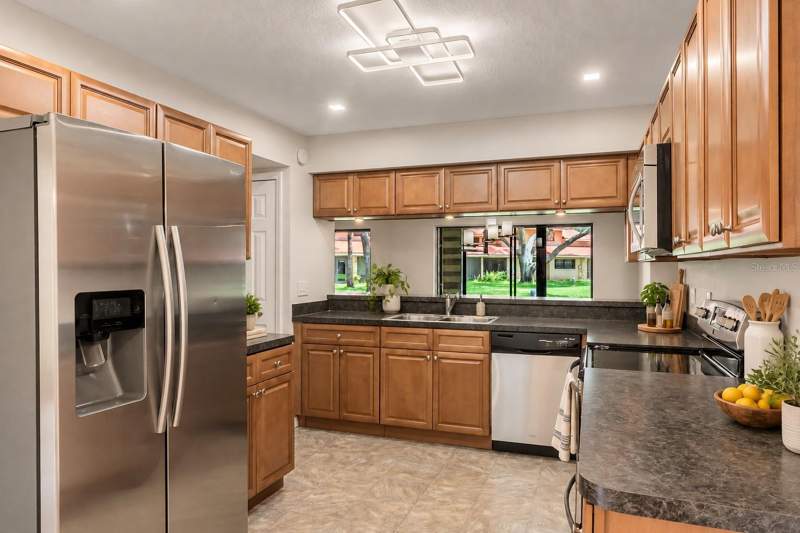 3 bedroom Townhouse at 8235 Ambrose Cove Way, Sandpointe Twnhs Sec 07, Orlando — photo 2
