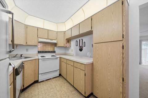 1441 Pine Glen Lane #E2, Tarpon Springs FL - photo 8 of 27