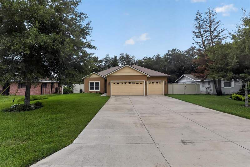 2 bedroom Single Family Residence at 27728 Lisa Drive, Venetian Village Second Add, Tavares — photo 2