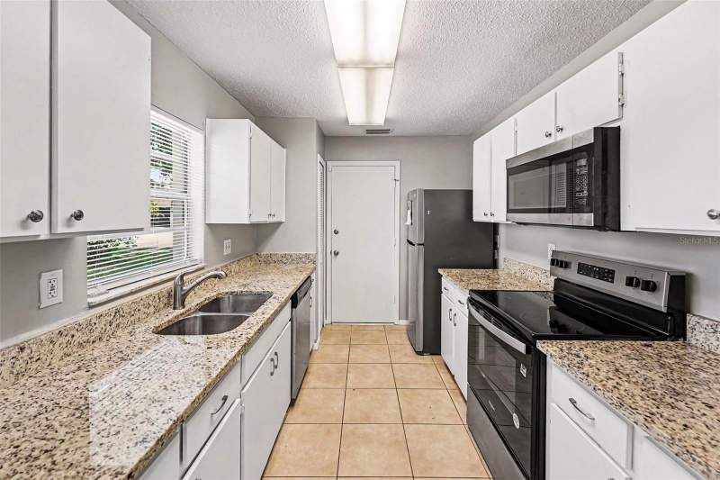 3 bedroom Single Family Residence at 8739 Osage Drive, Copperfield Unit 2, Tampa — photo 5