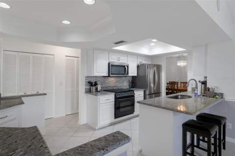 7196 Crown Oaks Drive, Spring Hill FL - photo 16 of 83
