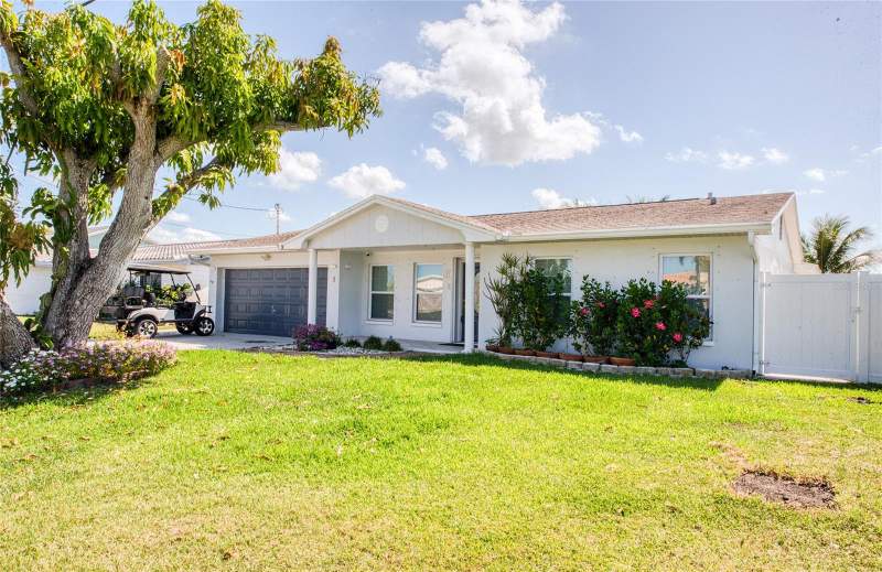 3 bedroom Single Family Residence at 551 Crystal Drive, Crystal Island, Madeira Beach — photo 3