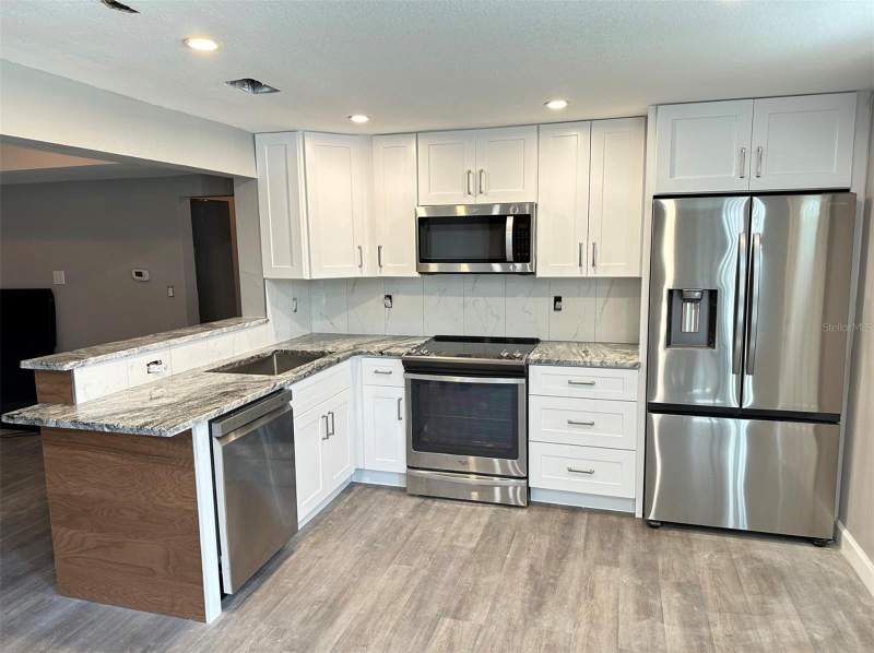 4 bedroom Single Family Residence at 2301 Trelain Drive, Trelain Add, St Petersburg — photo 3