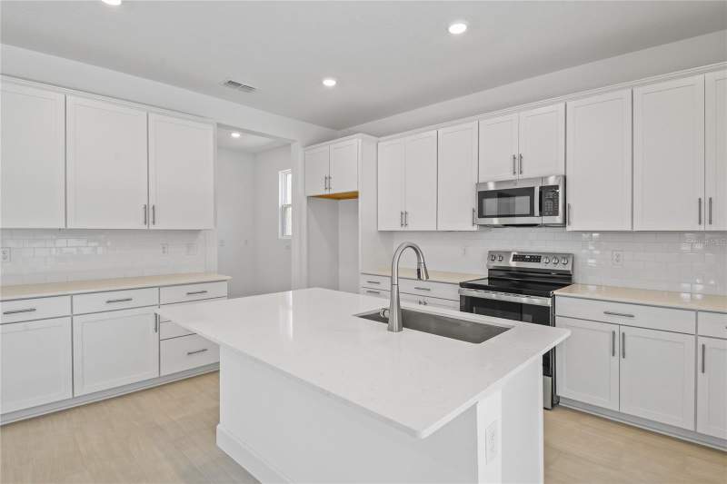 5 bedroom Single Family Residence at 3716 Deer Ridge Drive, Seasons At Wekiva Ridge, Mount Dora — photo 4