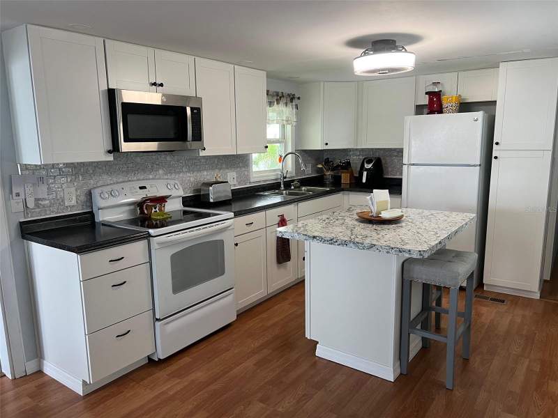 2 bedroom Mobile Home at 11300 124th Avenue #122, Bel-Aire Mobile Village Unrec, Largo — photo 5