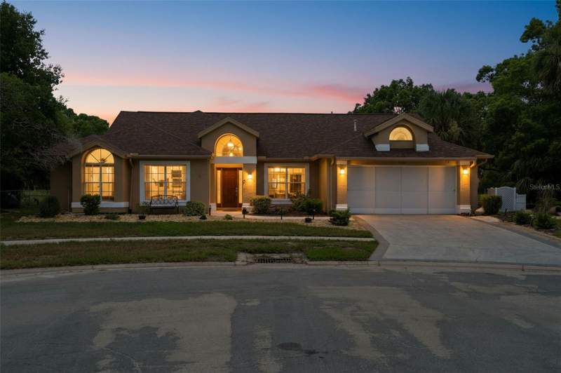 3 bedroom Single Family Residence at 10296 Windsor Court, Seven Hills, Spring Hill — photo 2