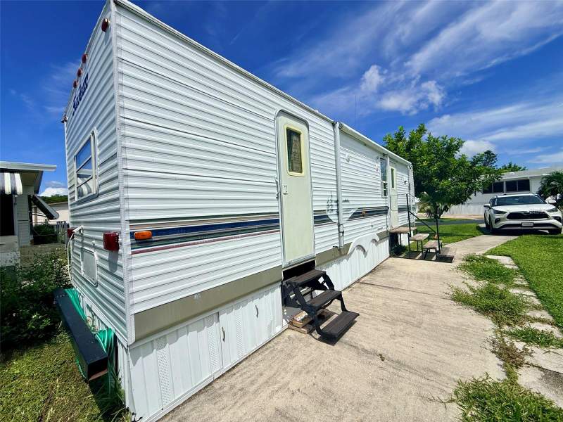 1 bedroom Manufactured Home at 2215 73rd Street #151, Tree Lakes Travel Trailer Co-Op, Palmetto — photo 5