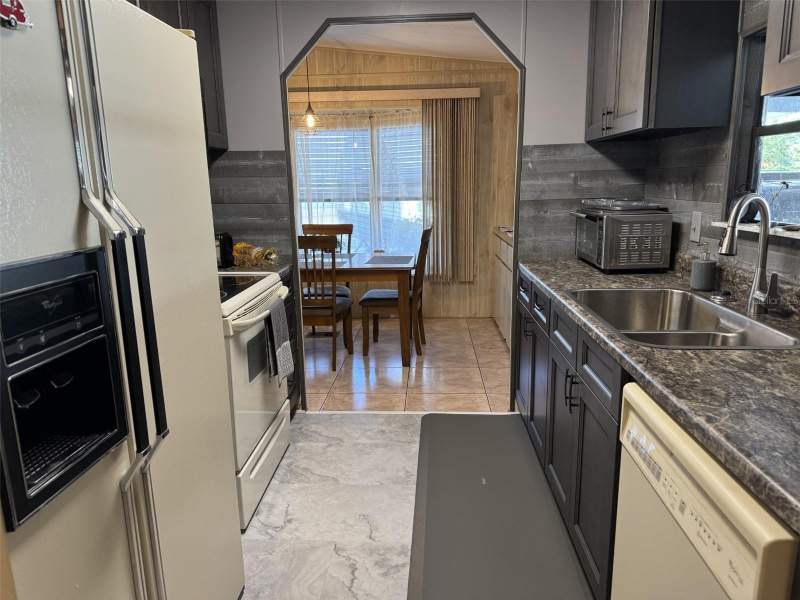 2 bedroom Manufactured Home at 9000 Lake Point Boulevard, Walk In The Water Village Unit 01, Lake Wales — photo 4