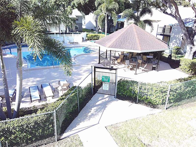 2 bedroom Condominium at 3808 N Oak Drive #U42, Fair Oaks South Two A Condomin, Tampa — photo 2