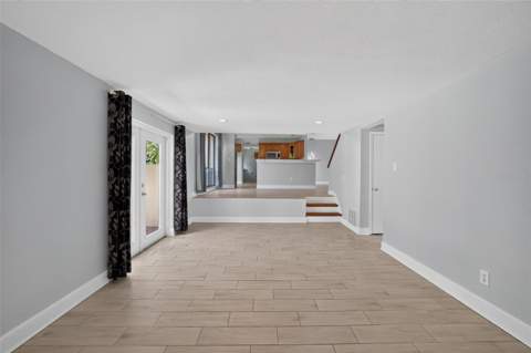 7001 Baywood Court, Tampa FL - photo 8 of 37