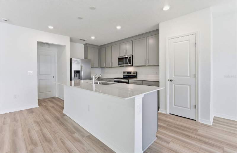 5 bedroom Single Family Residence at 1524 Hartridge Court, Silverlake Phase 2, Lake Alfred — photo 4