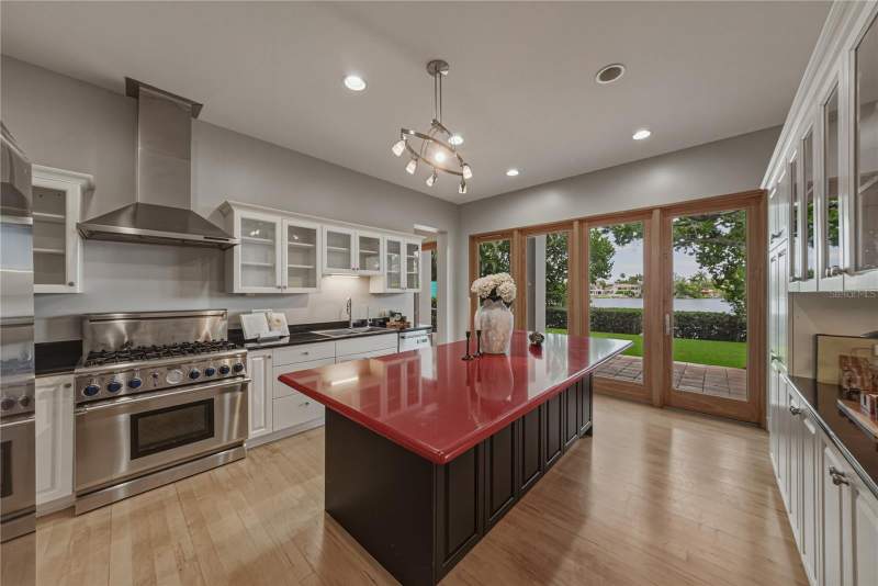 5 bedroom Single Family Residence at 838 Monterey Boulevard, Snell Isle Shores, St Petersburg — photo 3