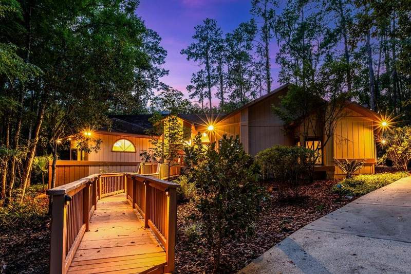 4 bedroom Single Family Residence at 4646 NW 12th Place, Landmark Woods, Gainesville — photo 2