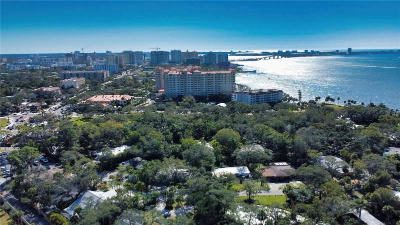 1 bedroom Condominium at 1703 N Tamiami Trail #203, The Strand Of Sarasota, Sarasota — photo 2