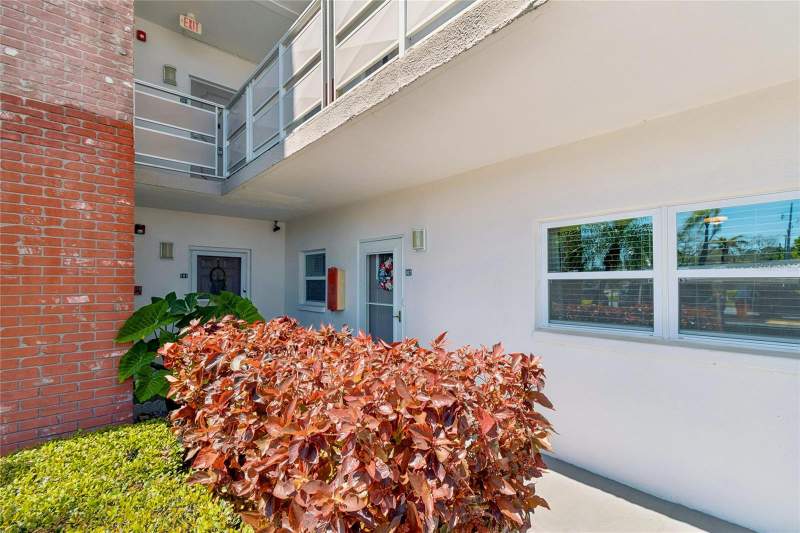2 bedroom Condominium at 5501 80th Street #102, Five Towns Of St Pete, St Petersburg — photo 3