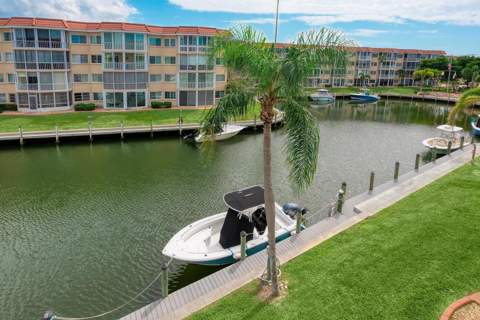 1250 N Portofino Drive #304, Sarasota FL - photo 12 of 45