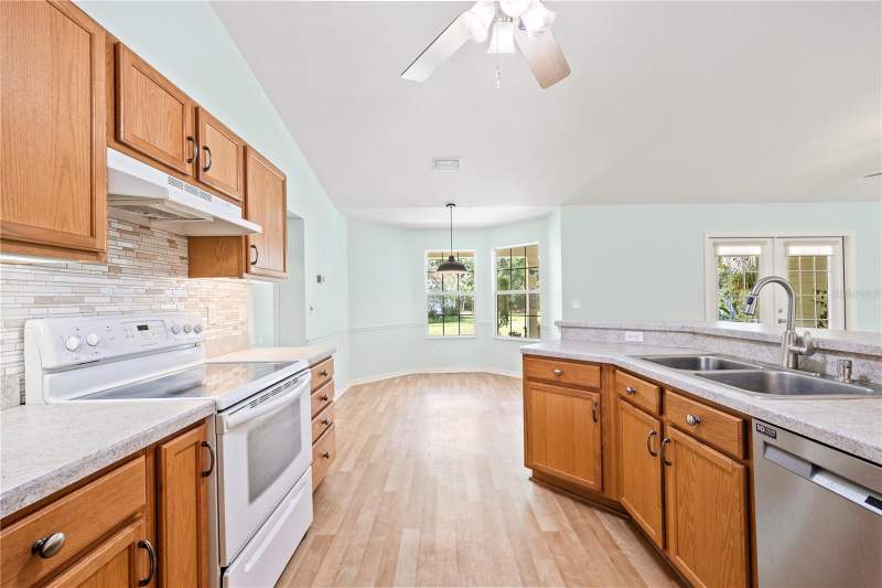 3 bedroom Single Family Residence at 16603 SW 15th Avenue, Newberry, Newberry — photo 3