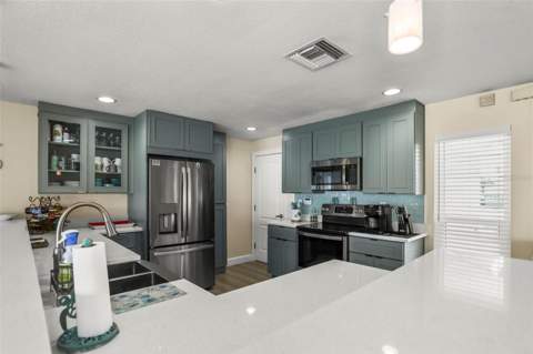 6360 2nd Palm Point, St Petersburg FL - photo 12 of 59