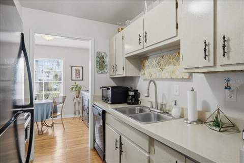 111 Seahorse Drive #B, St Petersburg FL - photo 15 of 63