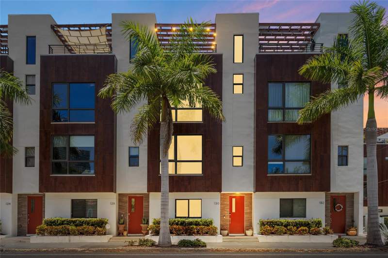 3 bedroom Townhouse at 130 8TH STREET, ARLINGTON & 8TH TWNHMS, ST PETERSBURG — photo 1