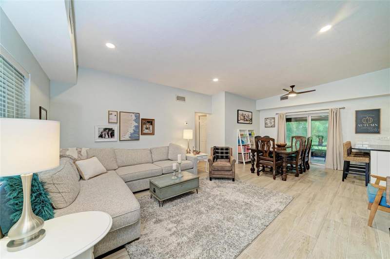 3 bedroom Single Family Residence at 126 Holly Avenue, Whitfield Estates Blks 14-23 & 26, Sarasota — photo 5