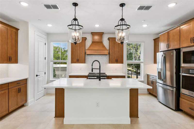 4 bedroom Townhouse at 194 PASQUALA, TOWNES AT NORTHLAKE, OVIEDO — photo 2