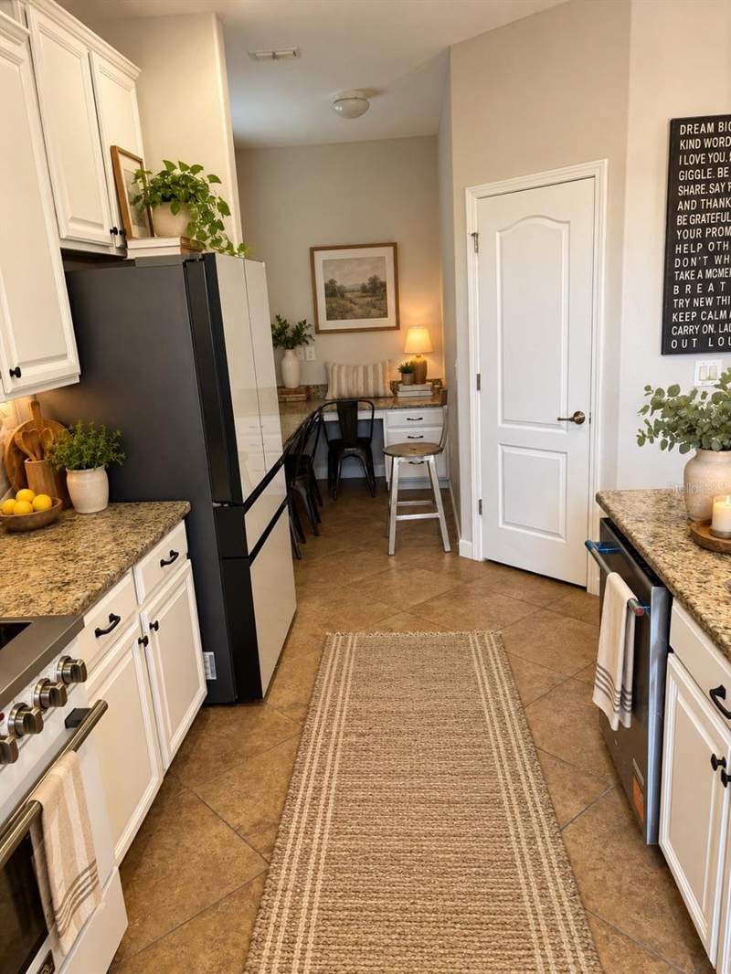 4 bedroom Single Family Residence at 19421 Paddock View Drive, K-Bar Ranch Prcl Q Ph 2, Tampa — photo 4