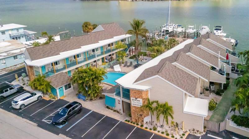 1 bedroom Half Duplex at 673 BAY ESPLANADE #204, FIVE PALMS MOTEL CONDO, CLEARWATER BEACH — photo 4
