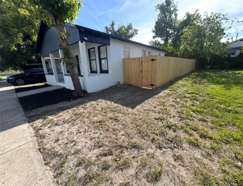 2 bedroom Single Family Residence at 715 JERNIGAN AVENUE, WESTERN TERRACE ADD, ORLANDO — photo 3