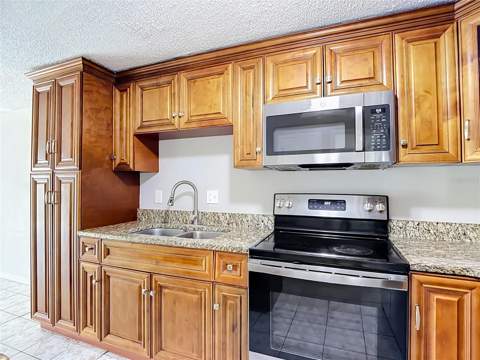 6701 Village Grove Court, Tampa FL - photo 11 of 39