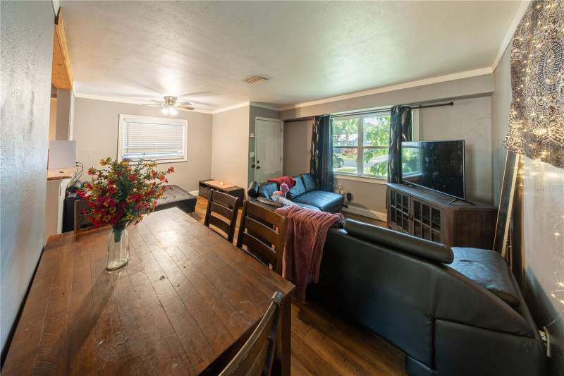 2 bedroom Single Family Residence at 304 E Hydrangia Street, Bougenvista Sub, Tampa — photo 3