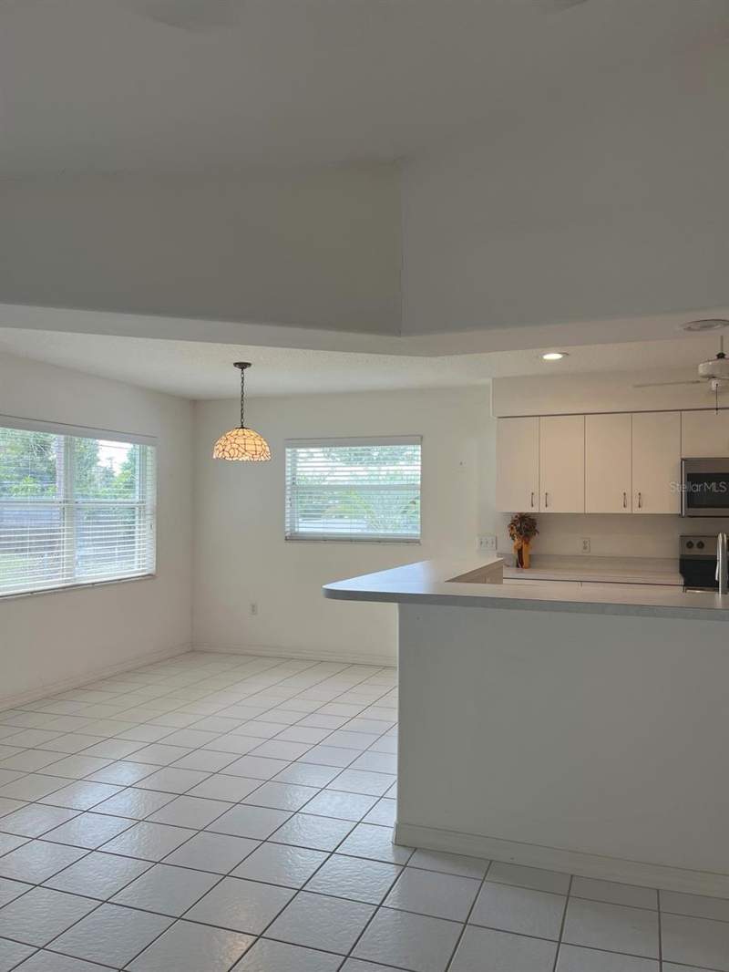 3 bedroom Single Family Residence at 1551 Royal Road, South Venice, Venice — photo 4