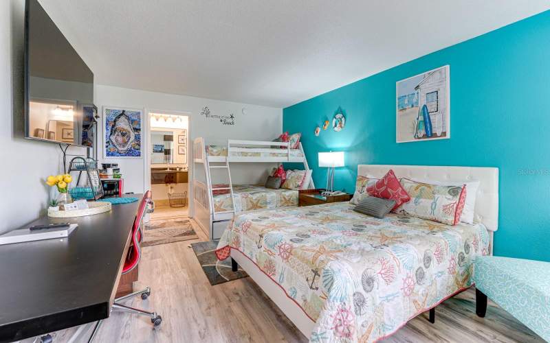 0 bedroom Condo - Hotel at 7150 N Tamiami Trail #S-612, Sarasota Cay Club Condo, Sarasota — photo 4