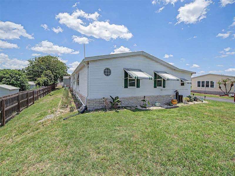 2 bedroom Manufactured Home at 37513 Campo Avenue, Spanish Trails West Residential Cooperative, Zephyrhills — photo 3