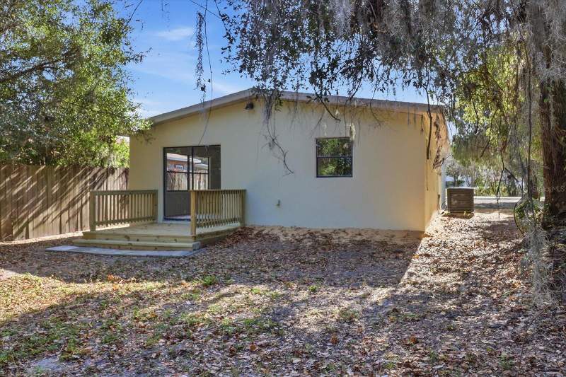 3 bedroom Single Family Residence at 20473 W McKinney Avenue, Town Dunnellon, Dunnellon — photo 2