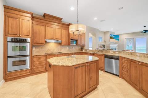 5918 Bahama Shores Drive, St Petersburg FL - photo 8 of 46