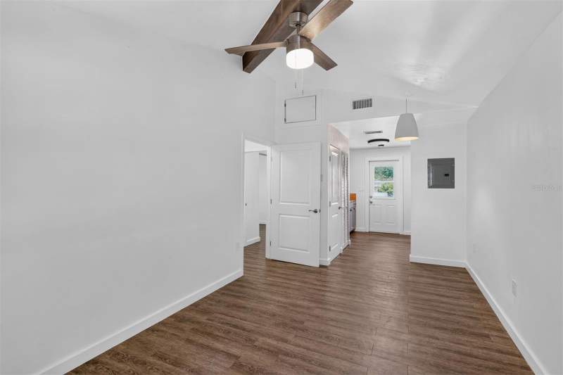 6 bedroom Single Family Residence at 2707 NW 4th Avenue, Hibiscus Park, Gainesville — photo 5