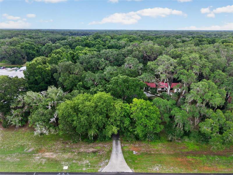 4 bedroom Single Family Residence at 18741 N US Highway 301, Citra, Citra — photo 2