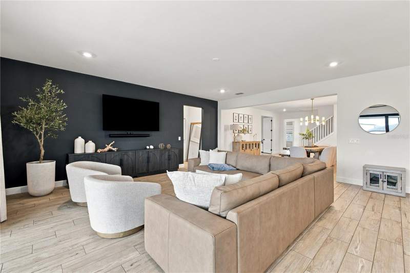 5 bedroom Single Family Residence at 5839 Silverside Pine Court, Sapphire Point Ph I & II Subph 1A, 1B, 1, Lakewood Ranch — photo 5
